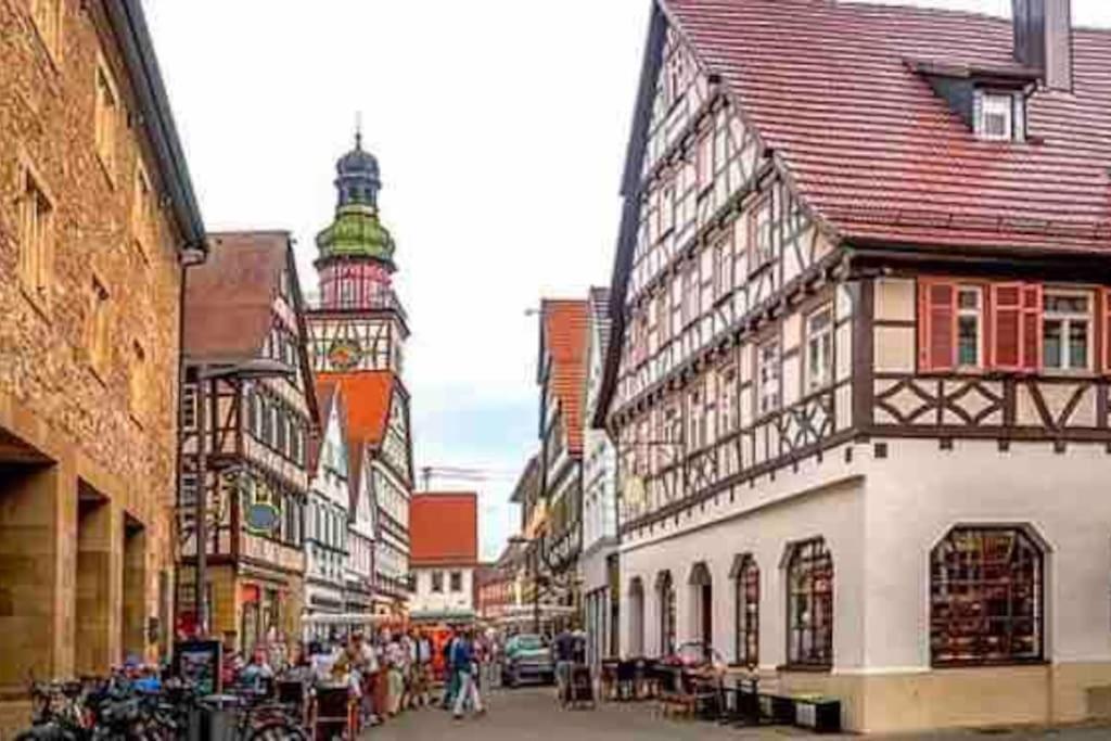 An Der A8 & Dennoch Stadtnah Kirchheim unter Teck Bagian luar foto
