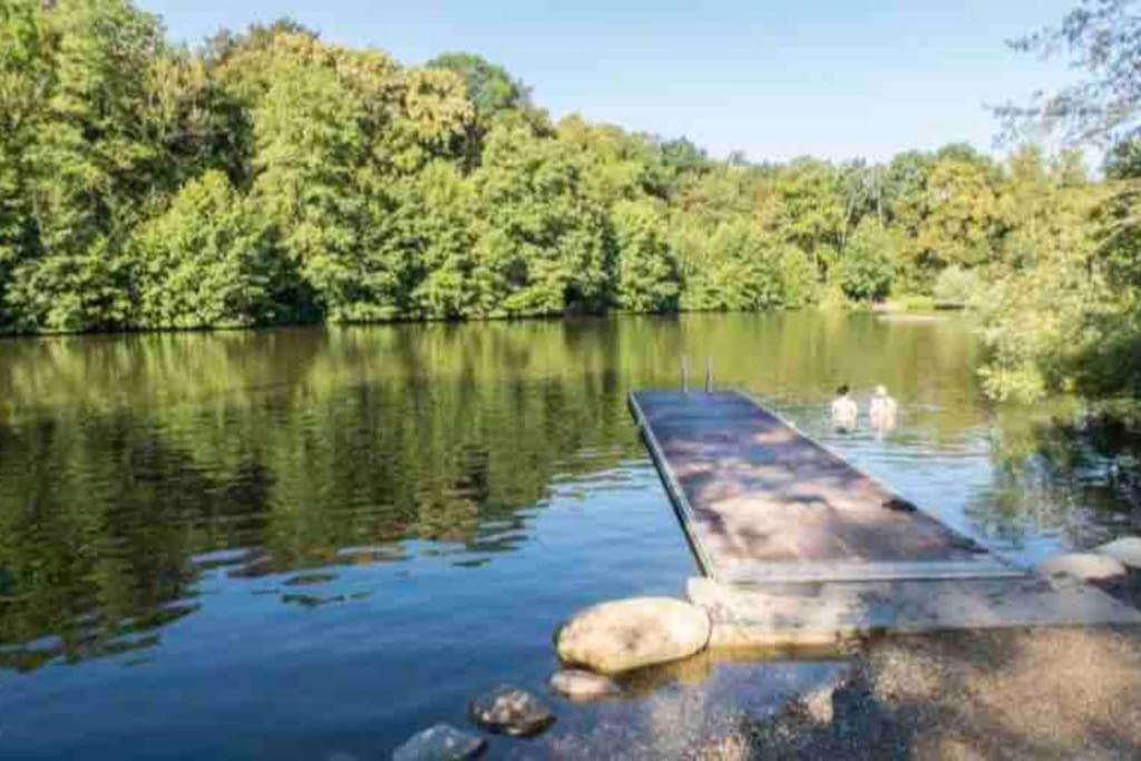 An Der A8 & Dennoch Stadtnah Kirchheim unter Teck Bagian luar foto