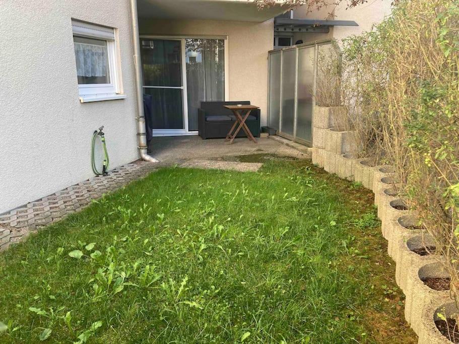 An Der A8 & Dennoch Stadtnah Kirchheim unter Teck Bagian luar foto