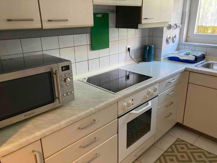 An Der A8 & Dennoch Stadtnah Kirchheim unter Teck Bagian luar foto